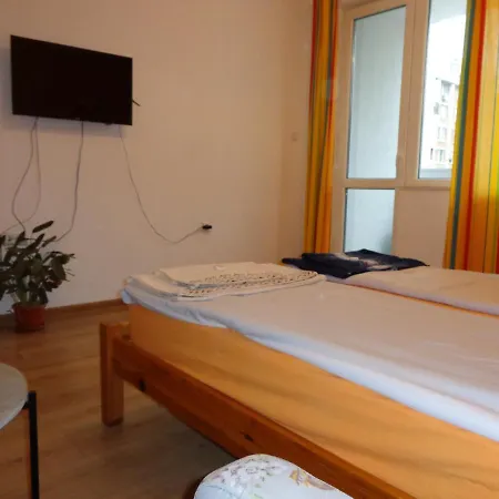 Moni וליקו טורנובו